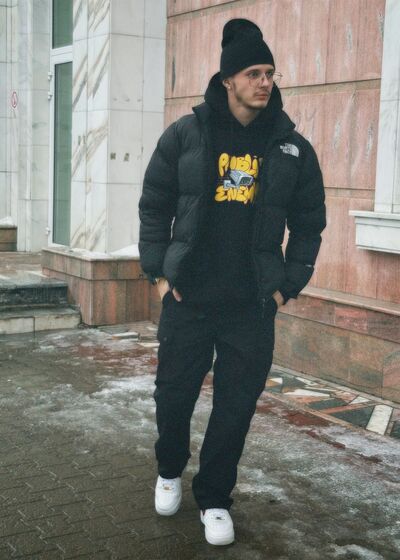  ,   Denis, 25 ,  