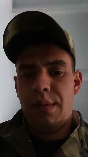 ,   Nicolas, 33 ,   