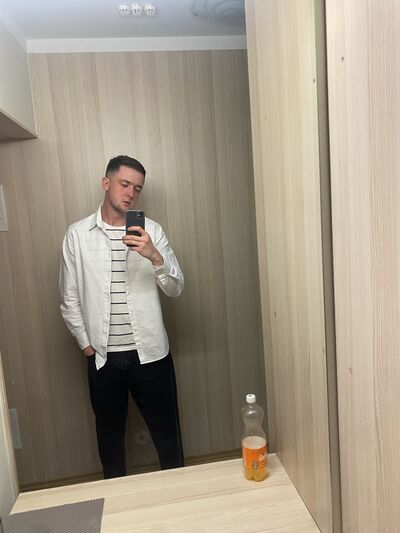  ,   Artur, 27 ,   ,   