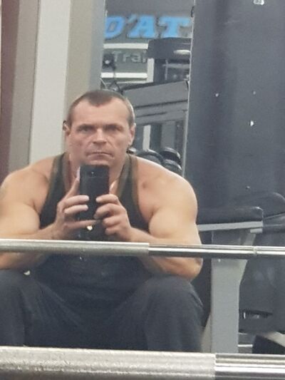  ,   Maks, 46 ,  