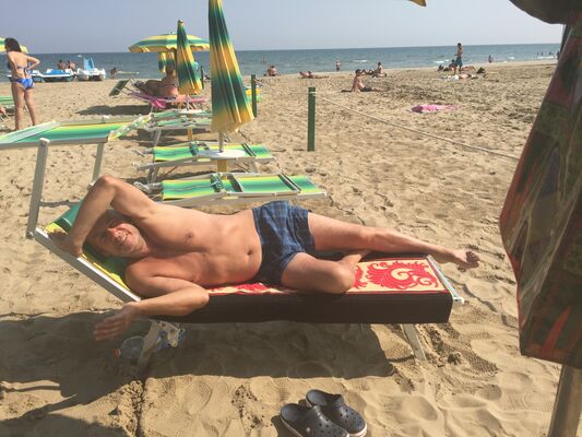  ,   Sandro, 62 ,     , c 
