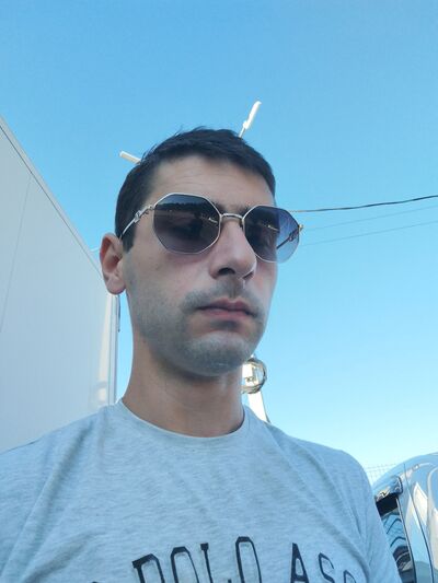  ,   Armen, 33 ,   ,   