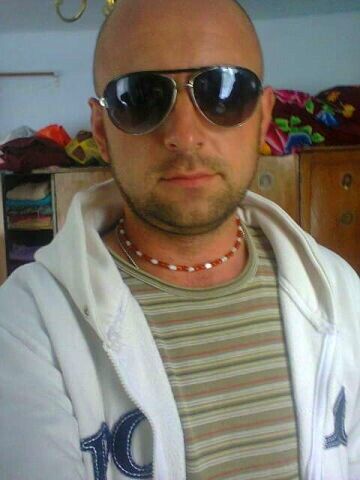  ,   Maks, 42 ,   ,   , c , 