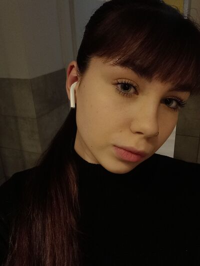  ,   Alexandra, 19 ,  