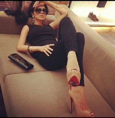  ,   Ela, 34 ,  