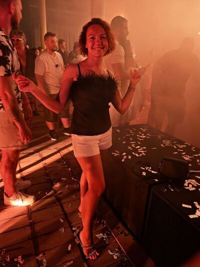  ,   Daria, 37 ,   ,   , c 