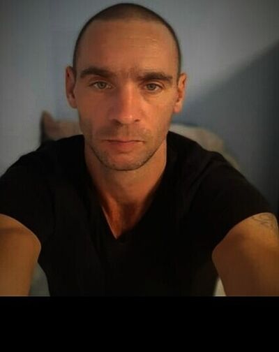  ,   Max, 42 ,   ,   