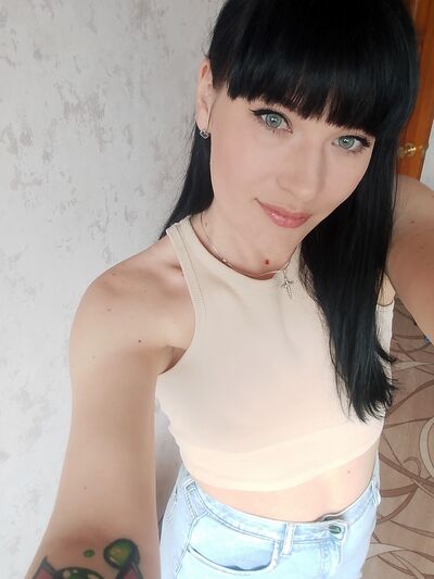  ,   Kate, 32 ,   