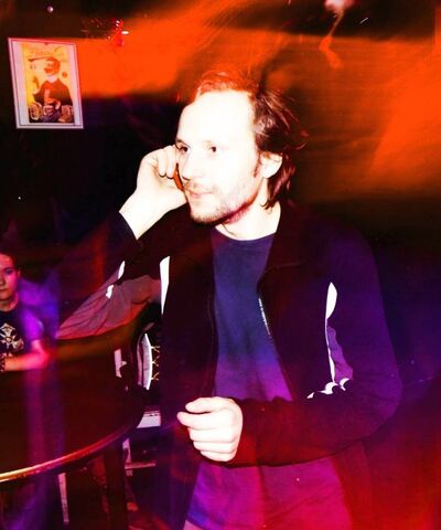  ,   Tim Root, 42 ,     , c 