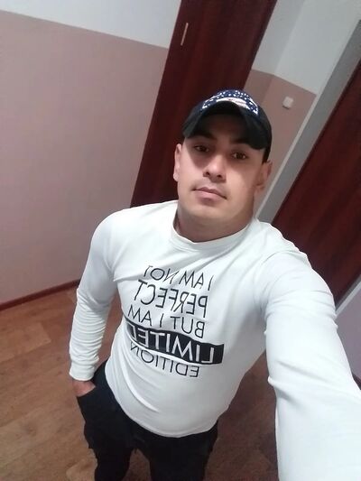  -,   Azizbek, 32 ,   ,   