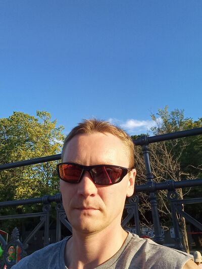  ,   Petr, 44 ,  