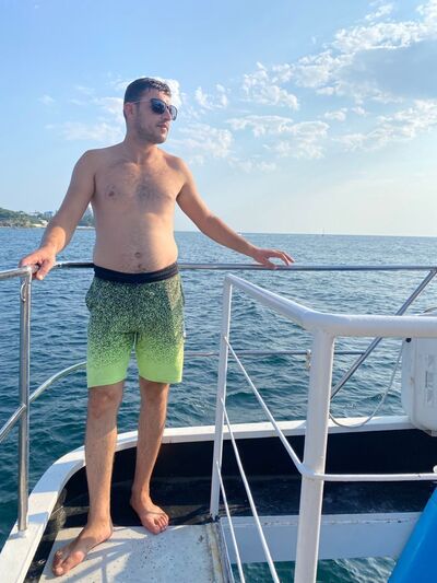  ,   Artyom, 32 ,   ,   