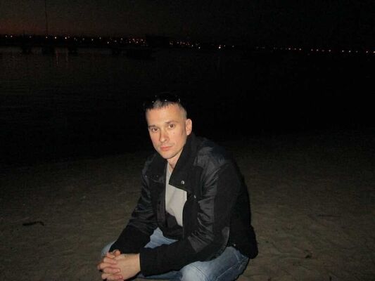  ,   Alex, 42 ,   c 