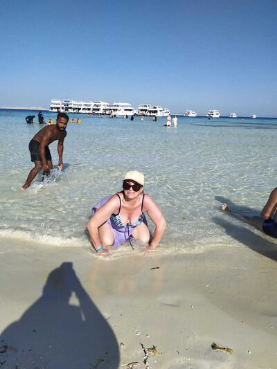  ,   Linda, 42 ,   ,   