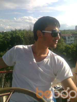  ,   Viktor, 36 ,  