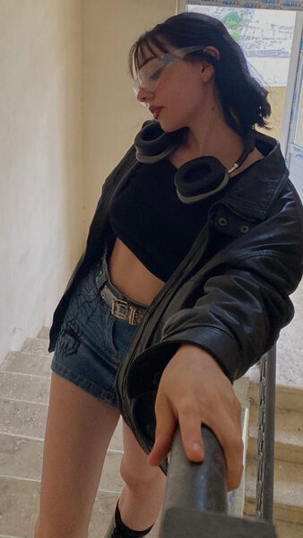  ,   Nezrin, 25 ,   ,   