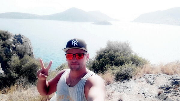  ,   Alex, 39 ,  