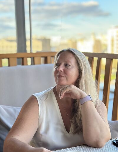  ,   MilaNils, 51 ,   