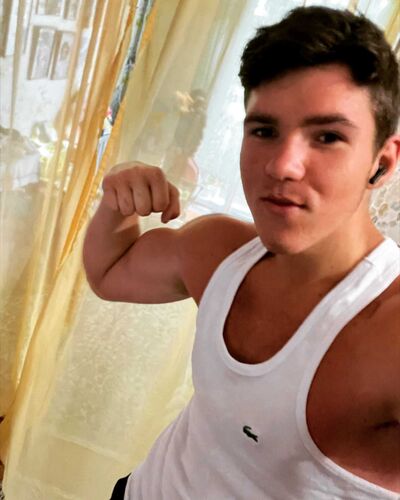  ,   Eduard, 19 ,  