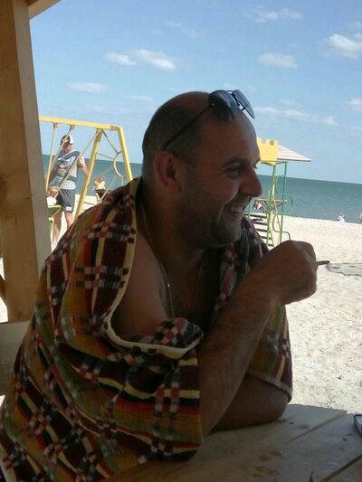  ,   Mihail, 48 ,  