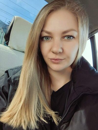  ,   Angelina, 25 ,   