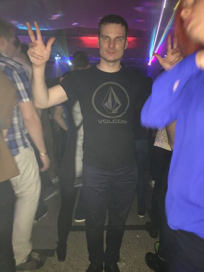  ,   Viktor, 32 ,     , c 