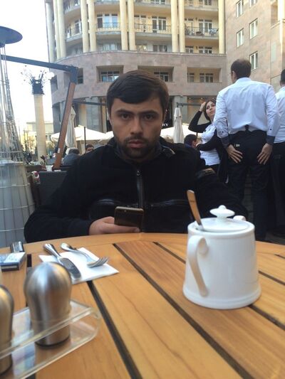  ,   Artur, 33 ,   