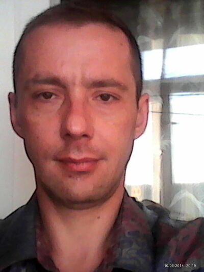   ,   Lui, 48 ,   