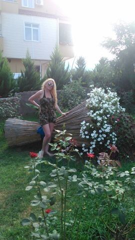  ,   Liza, 48 ,  