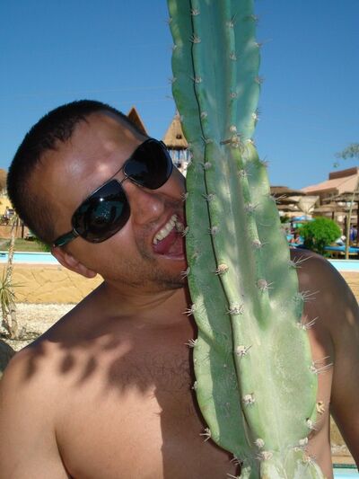  ,   Alex, 42 ,  