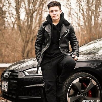 ,   Vladeuiiey, 32 ,   ,   