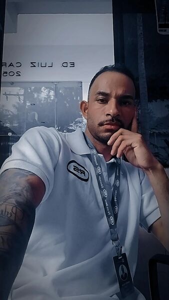  -,   Kaique, 32 ,   ,   
