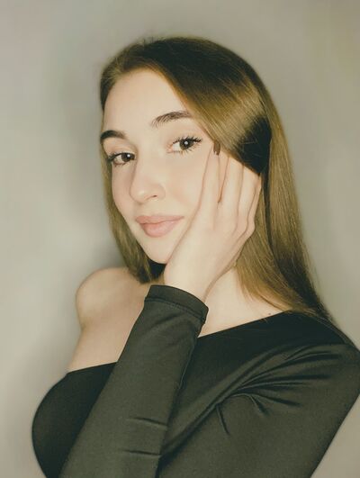  ,   Anastasia, 22 ,  