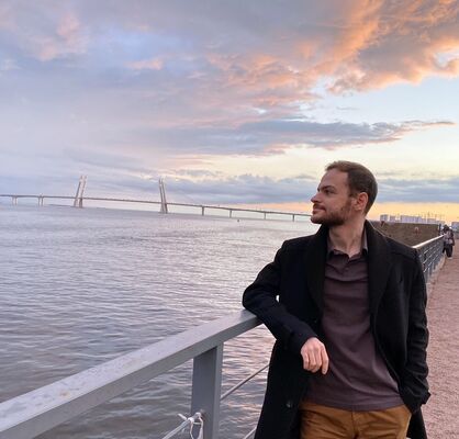  -,   Anton, 32 ,   ,   , c 