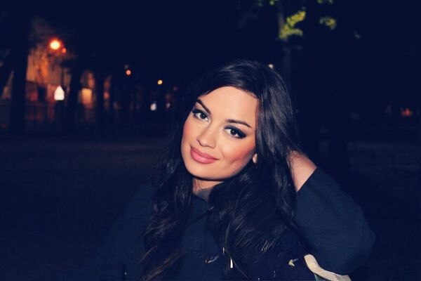  -,   Regina, 33 ,     , c 