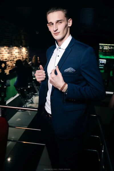  ,   Leon, 27 ,   ,   , c , 