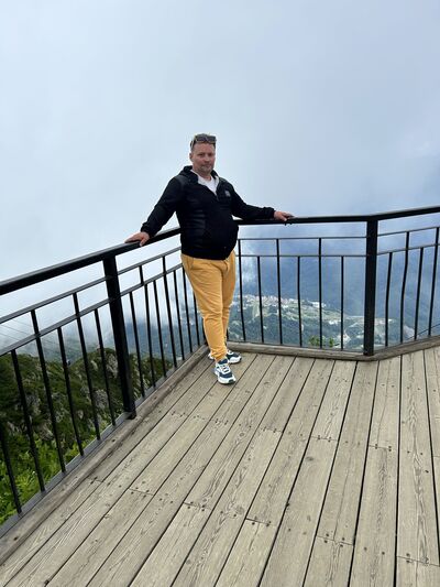  ,   Denis, 48 ,     , c 