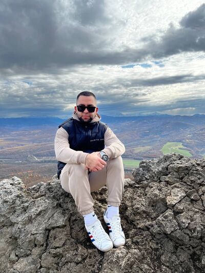  --,   Arman, 25 ,   