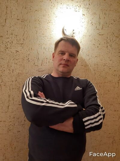 ,   Denis, 41 ,   c 
