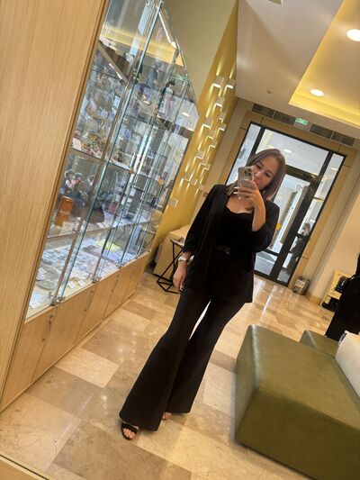  ,   Elena, 32 ,   c 