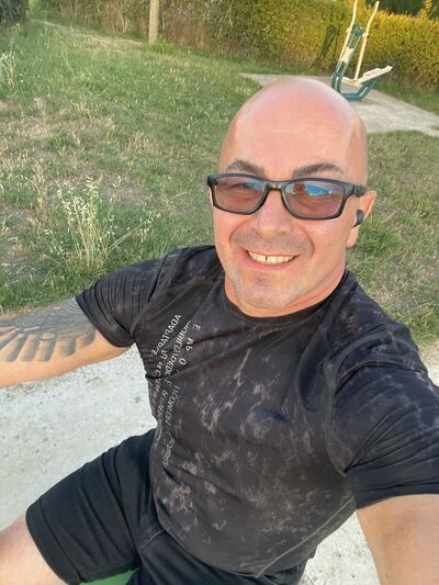  ,   Rainhard, 52 ,   ,   