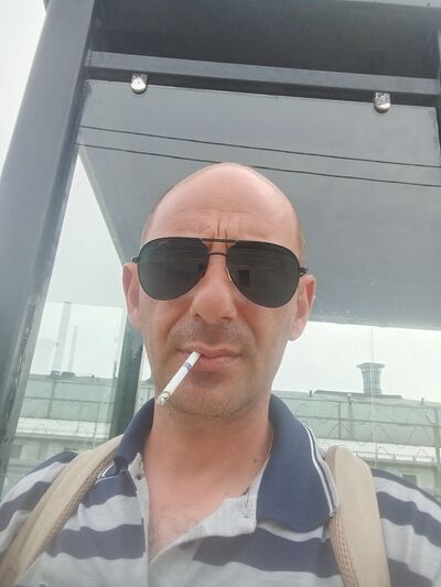  ,   Artur, 41 ,   ,   