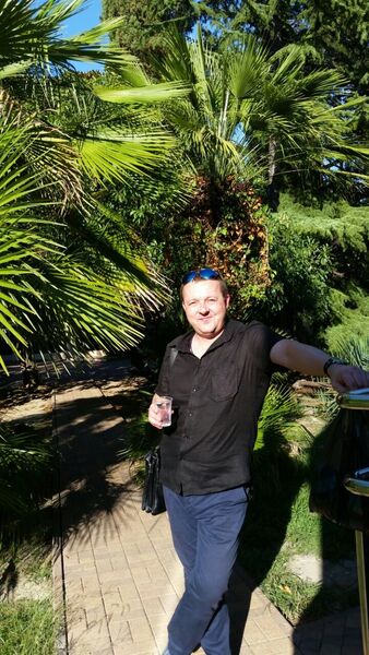  ,   Viktor, 46 ,   