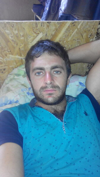  ,   Razmik, 35 ,   