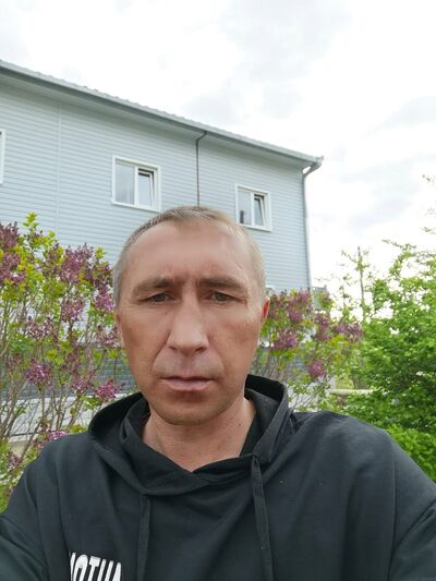  ,   Viktor, 46 ,  