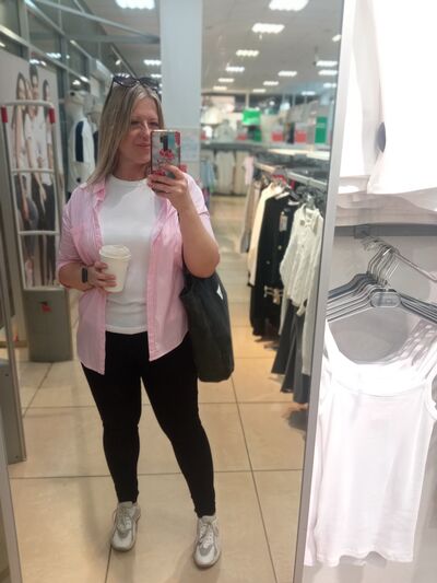  ,   Anna, 38 ,     