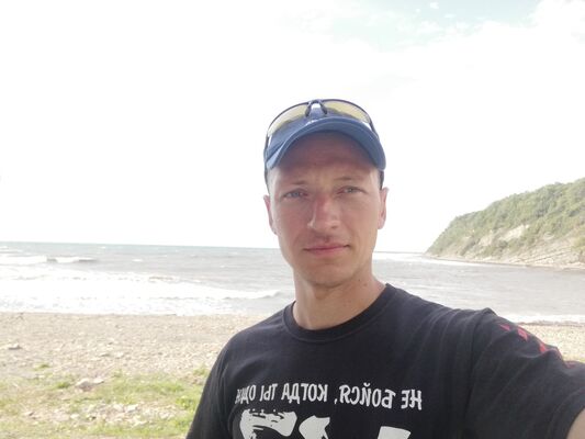  ,   Viktor, 37 ,  