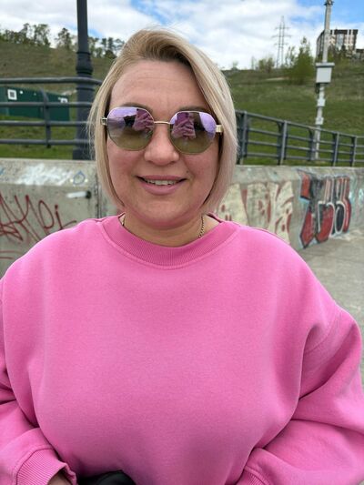  ,   Olga, 42 ,  