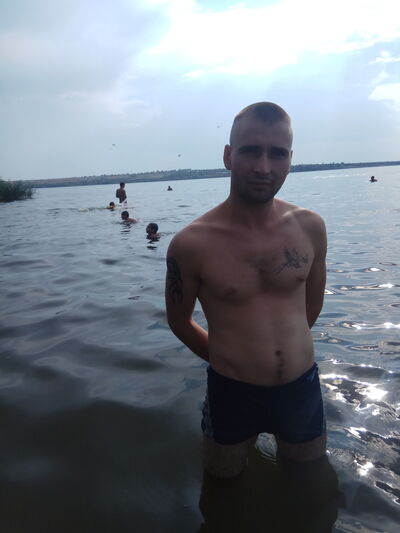  ,   Oleg, 35 ,   