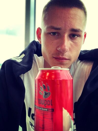  ,   Artur, 20 ,   ,   